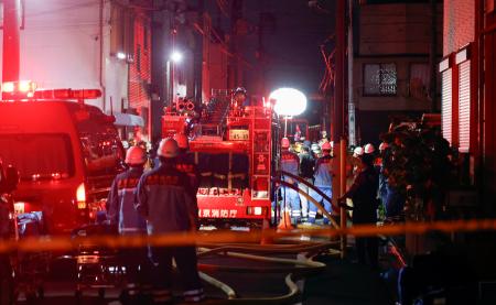 東京都江戸川区の火災現場付近＝１４日午後１１時４６分