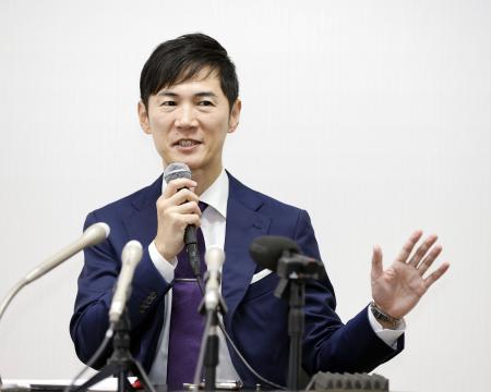記者会見する前広島県安芸高田市長の石丸伸二氏＝１６日午前、東京都港区
