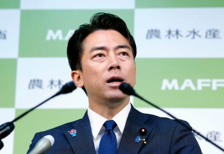 　閣議後、記者会見する小泉農相＝１６日午前、農水省