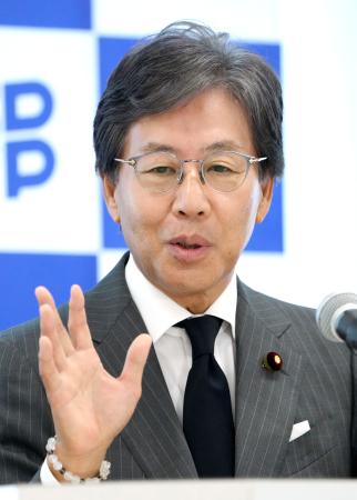 記者会見する立憲民主党の安住幹事長＝１６日午後、国会