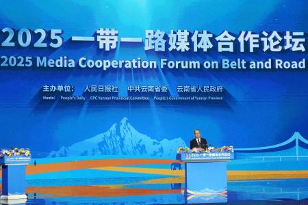 中国雲南省昆明で開かれた、巨大経済圏構想「一帯一路」推進のためのメディアフォーラム＝１６日（共同）