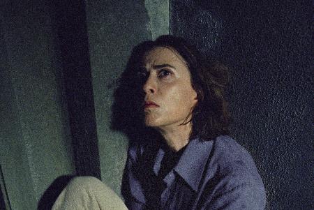 　映画「アイム・スティル・ヒア」より（ｃ）２０２４　ＶｉｄｅｏＦｉｌｍｅｓ／ＲＴ　Ｆｅａｔｕｒｅｓ／Ｇｌｏｂｏｐｌａｙ／Ｃｏｎｓｐｉｒａ☆（セディラ付きＣ小文字）☆（チルド付きＡ小文字）ｏ／ＭＡＣＴ　Ｐｒｏｄｕｃｔｉｏｎｓ／ＡＲＴＥ　Ｆｒａｎｃｅ　Ｃｉｎ☆（アキュートアクセント付きＥ小文字）ｍａ