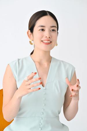 　「大牟田と博多では、方言も豚骨ラーメンの味も微妙に違うんです」と話す筧美和子
