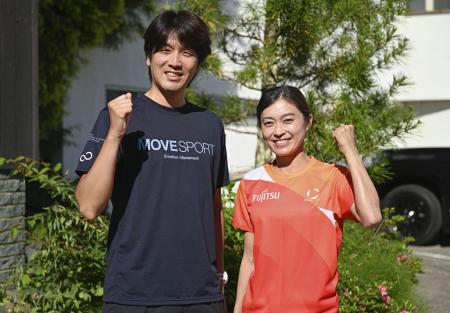 陸上女子競歩の岡田久美子（右）と夫の森岡紘一朗コーチ＝６月、長野県小諸市
