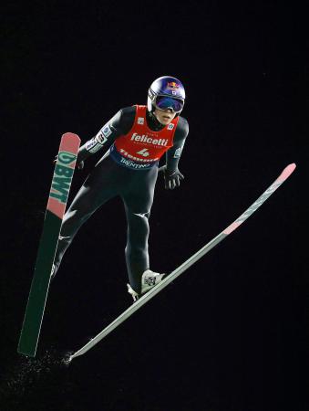 　ノルディックスキーのジャンプ男子で３位だった小林陵侑の１回目＝バルディフィエメ（共同）