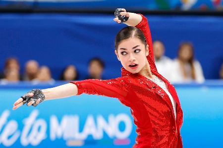 女子ＳＰ　演技するアデリア・ペトロシャン＝北京（共同）