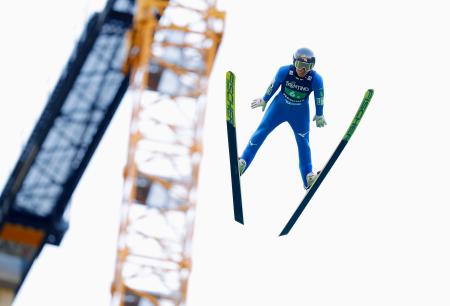 混合団体　渡部暁斗の前半飛躍＝バルディフィエメ（共同）