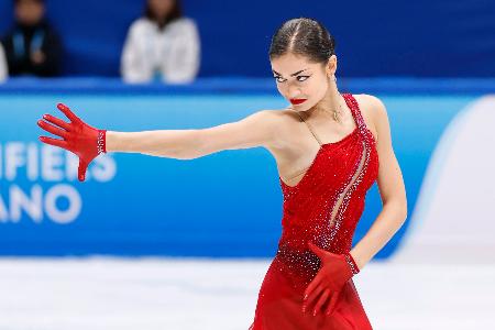 フィギュアスケートのミラノ・コルティナ冬季五輪最終予選。ロシア出身で女子個人の中立選手として出場したペトロシャンが優勝、出場枠を獲得した=20日、北京