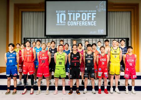 記者会見に参加したＢ１クラブの選手たち＝２２日、東京都千代田区（（Ｃ）Ｂ．ＬＥＡＧＵＥ）