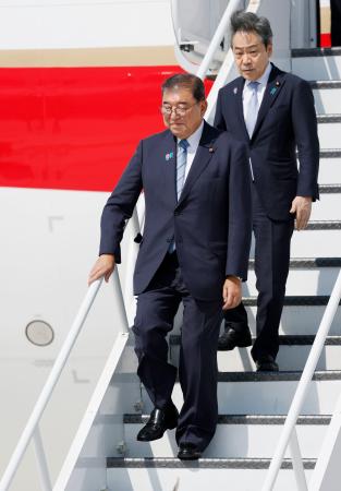 国連総会に出席するため、米ニューヨークのケネディ国際空港に到着した石破首相＝２３日（共同）