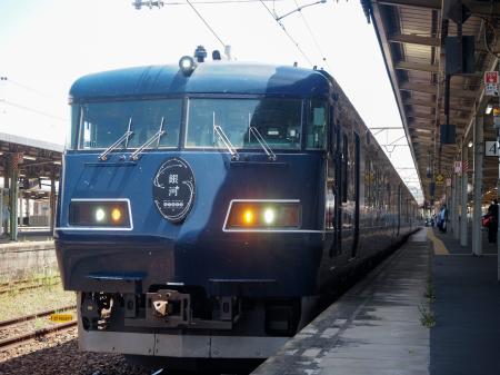 ＪＲ西日本の長距離観光列車「ウエストエクスプレス銀河」＝山口県（共同）