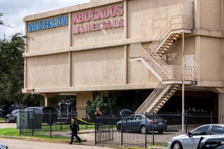 銃乱射事件が起きた米テキサス州ダラスの移民・税関捜査局（ＩＣＥ）の施設＝２４日（ロイター＝共同）