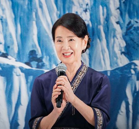 映画「てっぺんの向こうにあなたがいる」の完成披露試写会で話す吉永小百合=東京都千代田区