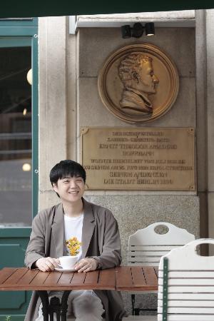 　『指先から旅をする２』より（小野祐次氏撮影）