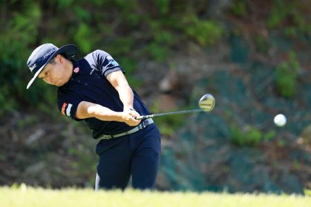 第３日、通算１８アンダーで首位の勝俣陵＝泉ケ丘ＣＣ