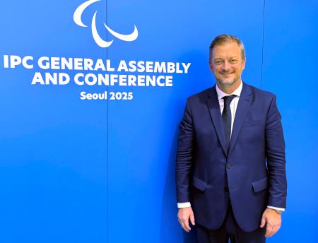 ＩＰＣ総会で取材に応じたパーソンズ会長＝２７日、ソウル（共同）