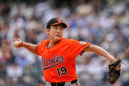 　ヤンキース戦に先発し、４回１／３を投げ５安打４失点で１０敗目を喫したオリオールズ・菅野＝ニューヨーク（ＡＰ＝共同）