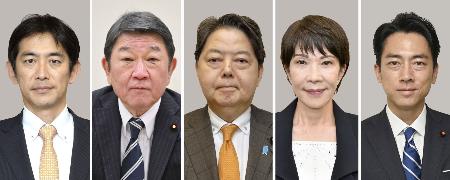 (左から)小林元経済安保相、茂木前幹事長、林官房長官、高市前経済安保相、小泉農相