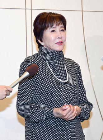 　「大山のぶ代さんを偲ぶ会」に参列し、取材に応じる俳優の十朱幸代さん＝２９日午後、東京都港区