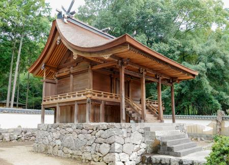 　屋根などの修理を終えた香川県坂出市の神谷神社本殿
