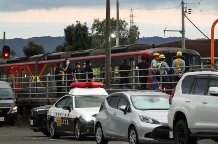 　ホームを通過中の特急列車に２人がはねられる事故があったＪＲ高徳線の勝瑞駅＝２９日午後５時５５分、徳島県藍住町