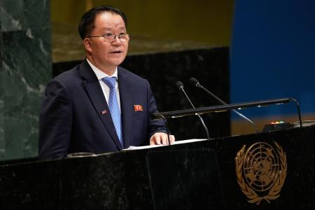 国連で演説する北朝鮮の金先敬外務次官=29日、ニューヨーク(AP=共同)