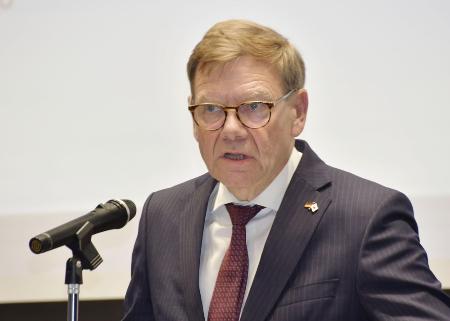 講演するドイツのワーデフール外相＝８月、東京都内