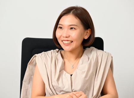 　「地味に聴こえるけど、ショパン特有の哀愁が感じられるピアノ協奏曲第２番も好きです」と語る小林愛実