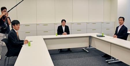 　協議に臨む自民、公明、立憲民主３党の政調会長＝３０日午前、国会