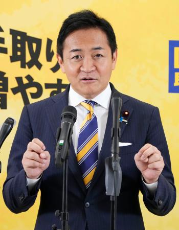 記者会見する国民民主党の玉木代表＝３０日午前、国会