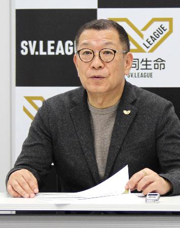 記者会見するＳＶリーグの大河正明チェアマン＝３０日、東京都千代田区