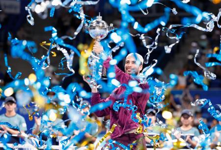 　シングルスで優勝したカルロス・アルカラス＝有明コロシアム