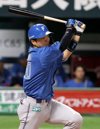 ４回日本ハム無死一塁、郡司が右中間に先制２ランを放つ＝みずほペイペイドーム