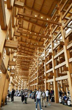 大阪・関西万博会場の大屋根リング＝大阪市此花区の夢洲