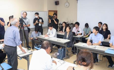 熊本県水俣市で開かれた環境省と県、水俣病被害者団体による実務者協議＝１日午後