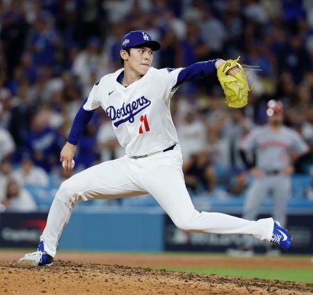 レッズ戦の9回、登板したドジャース・佐々木=ロサンゼルス(共同)