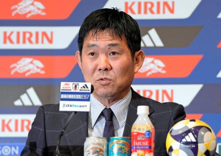 　サッカー国際親善試合のパラグアイ戦とブラジル戦に臨む日本代表メンバーを発表し、記者会見する森保監督＝２日、東京都港区