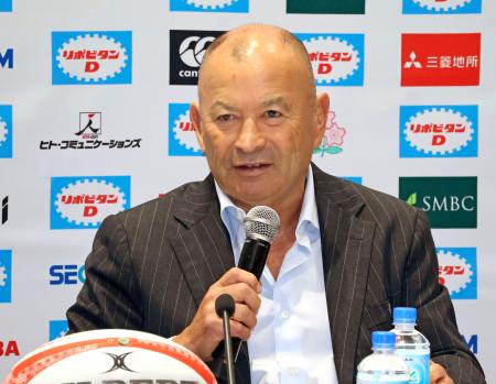 記者会見するラグビー日本代表のジョーンズＨＣ＝２日、東京都新宿区