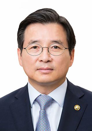 韓国大統領府の金容範政策室長（韓国大統領府提供・共同）