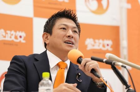 9月、記者会見する参政党の神谷宗幣代表=国会