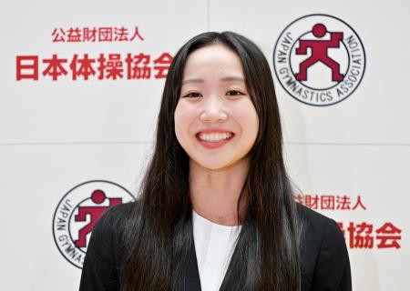 現役を退く意向を表明した新体操の稲木李菜子=5日、東京都内