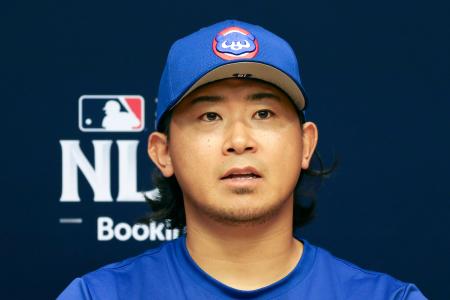 記者会見するカブス・今永＝５日、ミルウォーキー（共同）