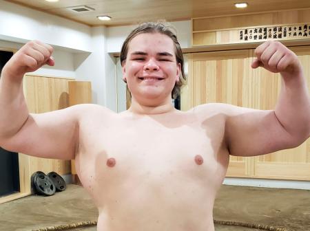 秀ノ山部屋に入門したエストニア出身のザドロズノイ・アナトーリ＝６日、東京都墨田区