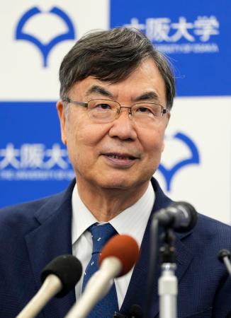 ノーベル生理学・医学賞の受賞が決まり、記者会見する大阪大の坂口志文特任教授=6日午後8時9分、大阪府吹田市