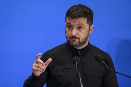 ７月、記者会見するウクライナのゼレンスキー大統領＝イタリア・ローマ（ゲッティ＝共同）