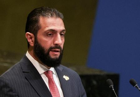 国連総会で演説するシリアのシャラア暫定大統領=9月24日、米ニューヨーク(ロイター=共同)