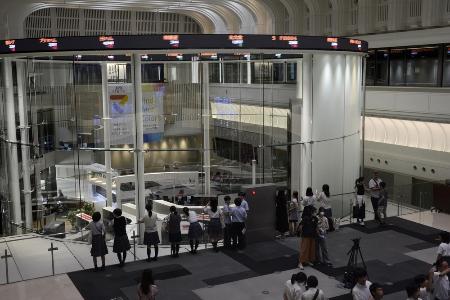 東京証券取引所の電光掲示板