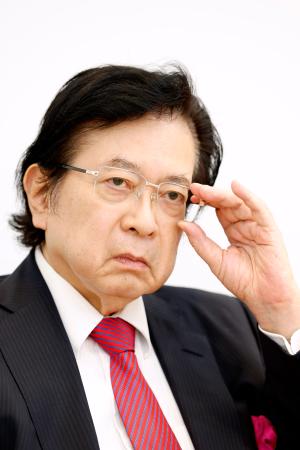 取材に応じる本田悦朗元内閣官房参与＝９日午後、東京都港区