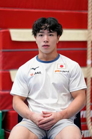 取材に応じる岡慎之助=味の素ナショナルトレーニングセンター