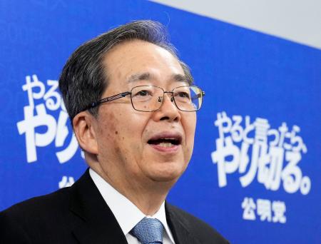 記者会見で自民党との連立枠組みからの離脱を表明した公明党の斉藤代表=10日午後、国会